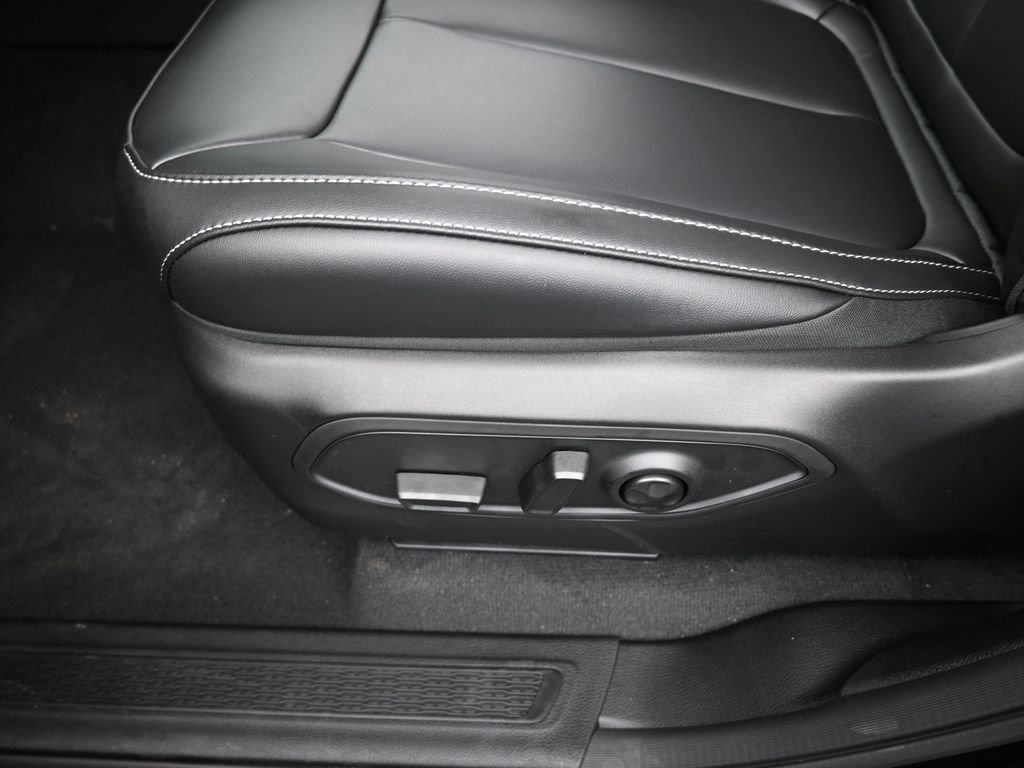 Used 2025 Jeep Grand Cherokee L Limited image 15