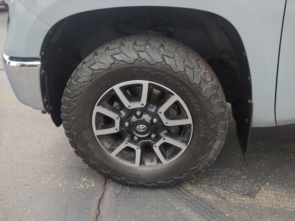 Used 2018 Toyota Tundra SR5 w/ TRD Off Road Package AWD/4WD image 16