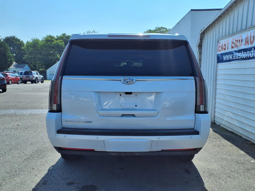 Used 2017 Cadillac Escalade ESV Platinum image 4