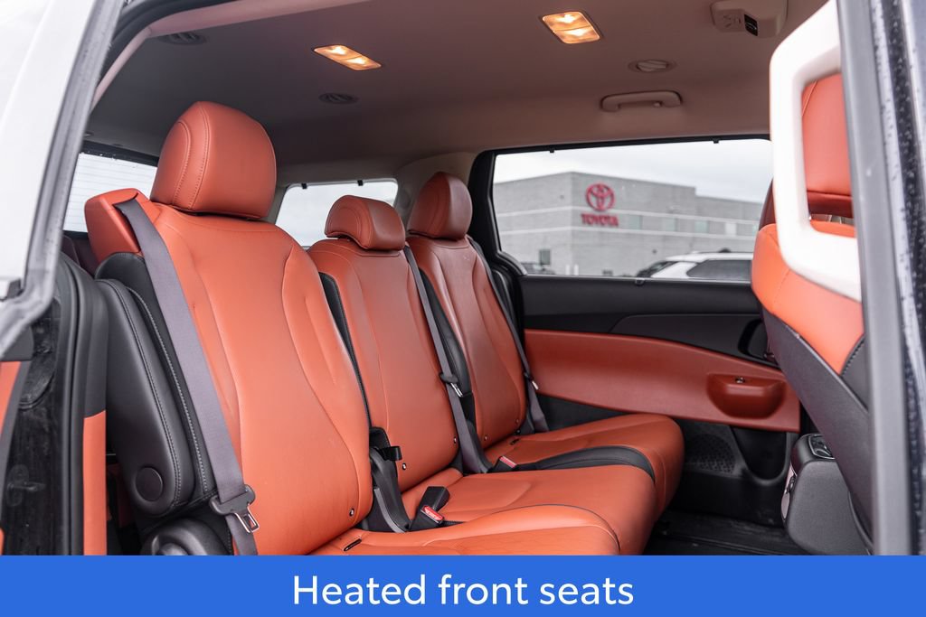 Used 2025 Kia Carnival EX FWD image 14