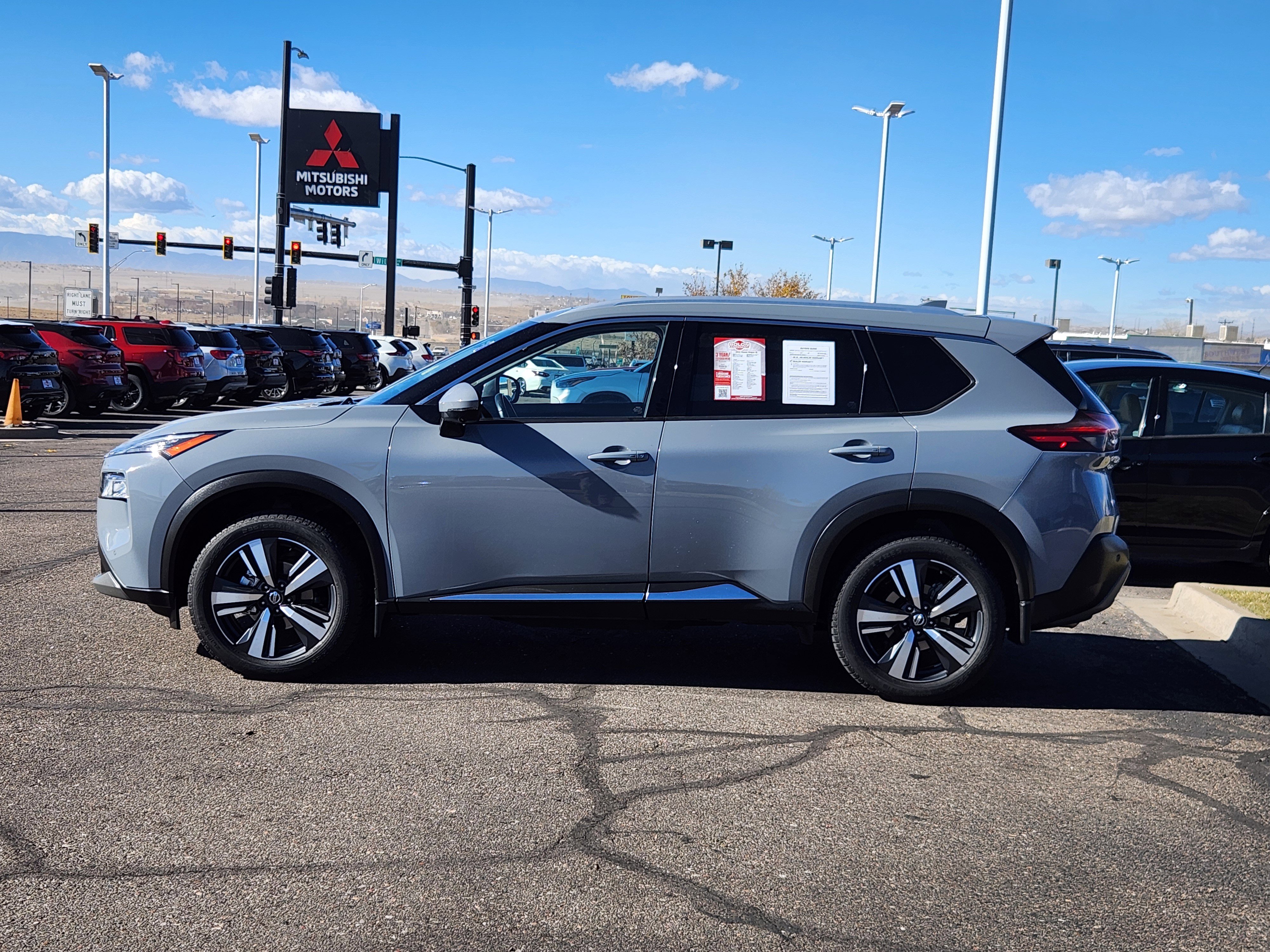 Used 2021 Nissan Rogue SL w/ Premium Package image 2