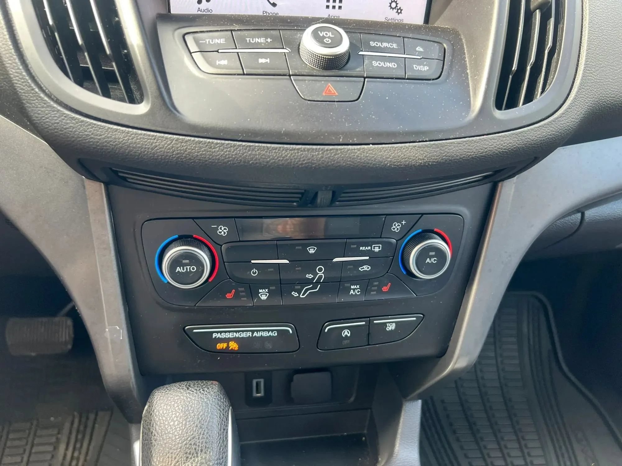 Used 2018 Ford Escape SE w/ SE Sync 3 Package AWD/4WD image 24