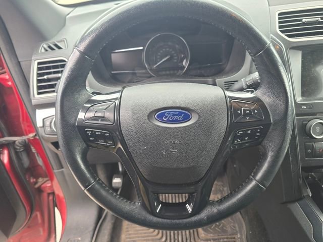 Used 2017 Ford Explorer XLT w/ Equipment Group 202A AWD/4WD image 10