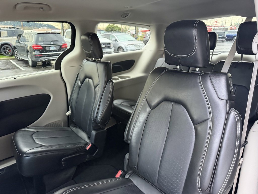 Used 2024 Chrysler Pacifica Touring-L image 29