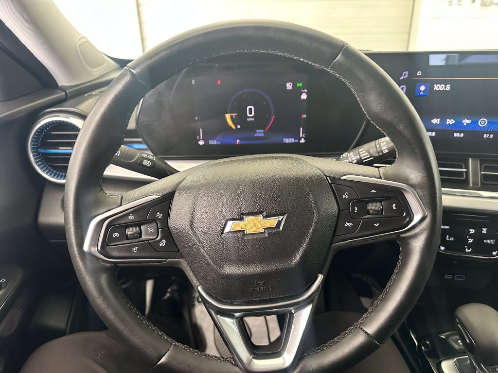 Used 2025 Chevrolet Trax LT w/ Driver Confidence Package FWD image 23