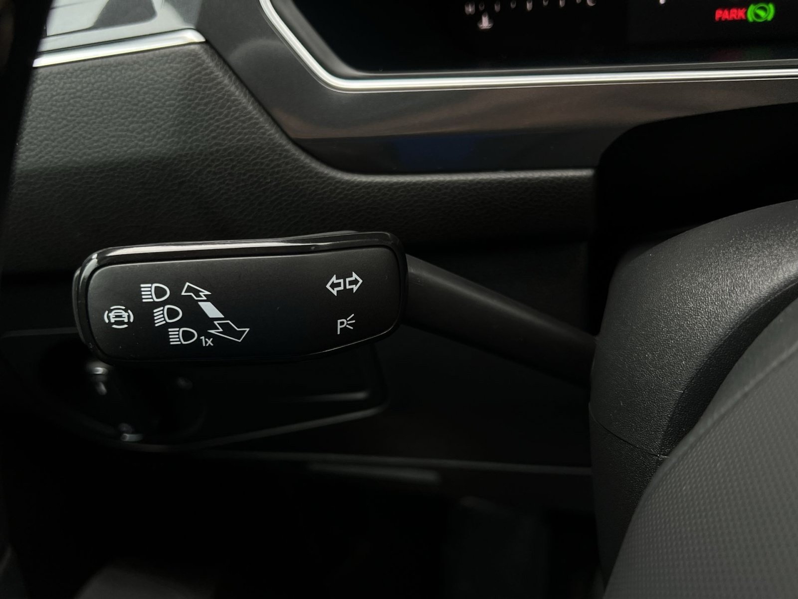 Used 2022 Volkswagen Tiguan SE AWD/4WD image 22