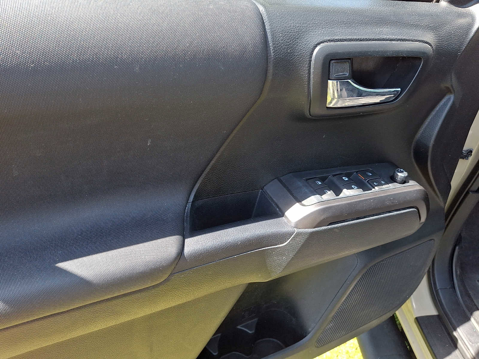 Used 2017 Toyota Tacoma TRD Sport AWD/4WD image 13