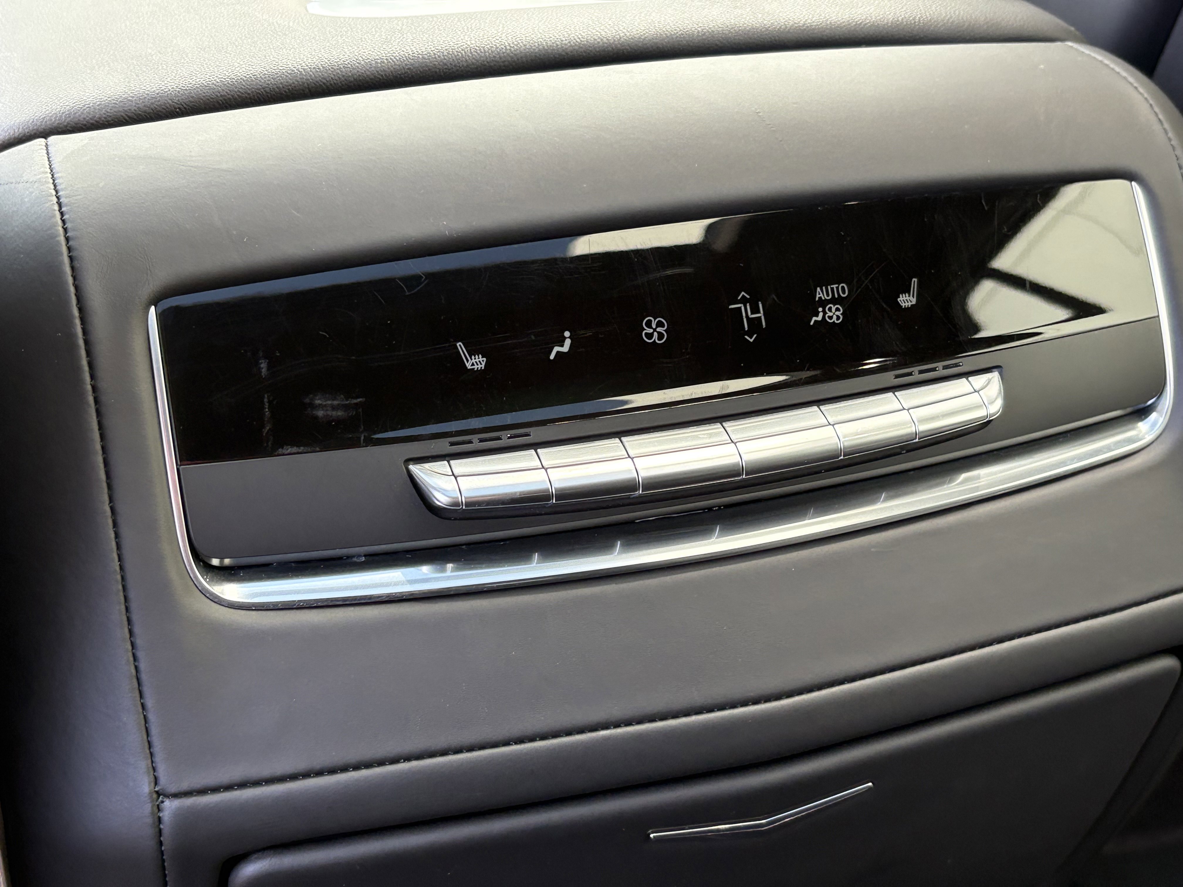 Used 2025 Cadillac Escalade ESV Premium Luxury Platinum AWD/4WD image 15