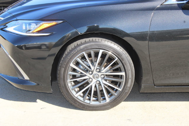 Certified 2025 Lexus ES 300h w/ Premium Package FWD image 4