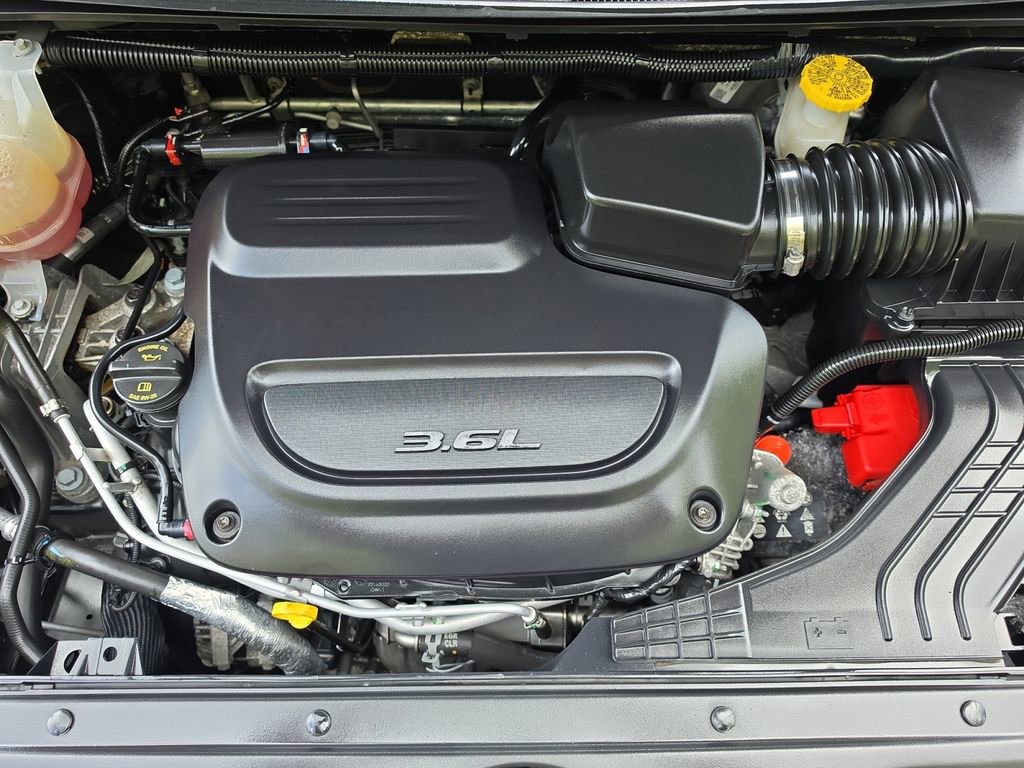 Used 2022 Chrysler Voyager LX FWD image 17