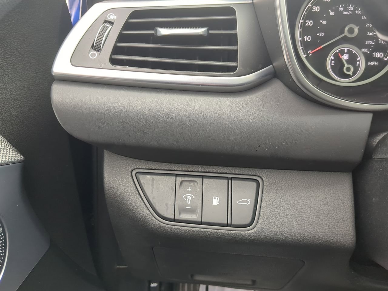 Used 2022 Genesis G70 2.0T w/ Prestige Package image 18