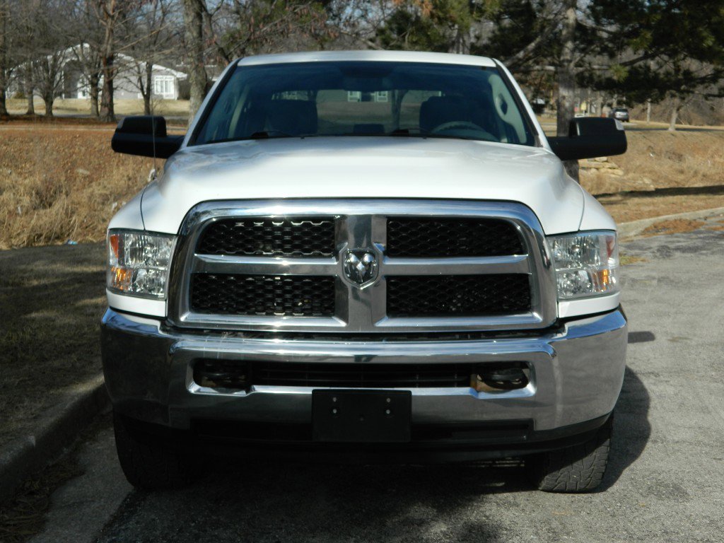 Used 2018 RAM 2500 Tradesman w/ Chrome Appearance Group image 2