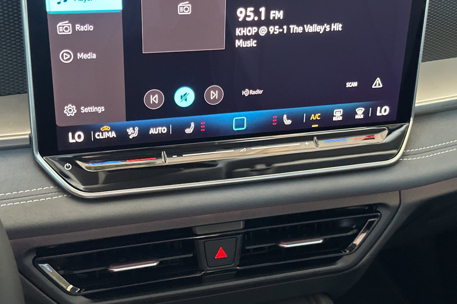 New 2025 Volkswagen Tiguan SE image 20