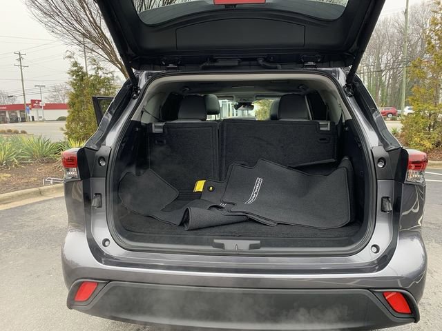 Certified 2024 Toyota Highlander XLE image 35