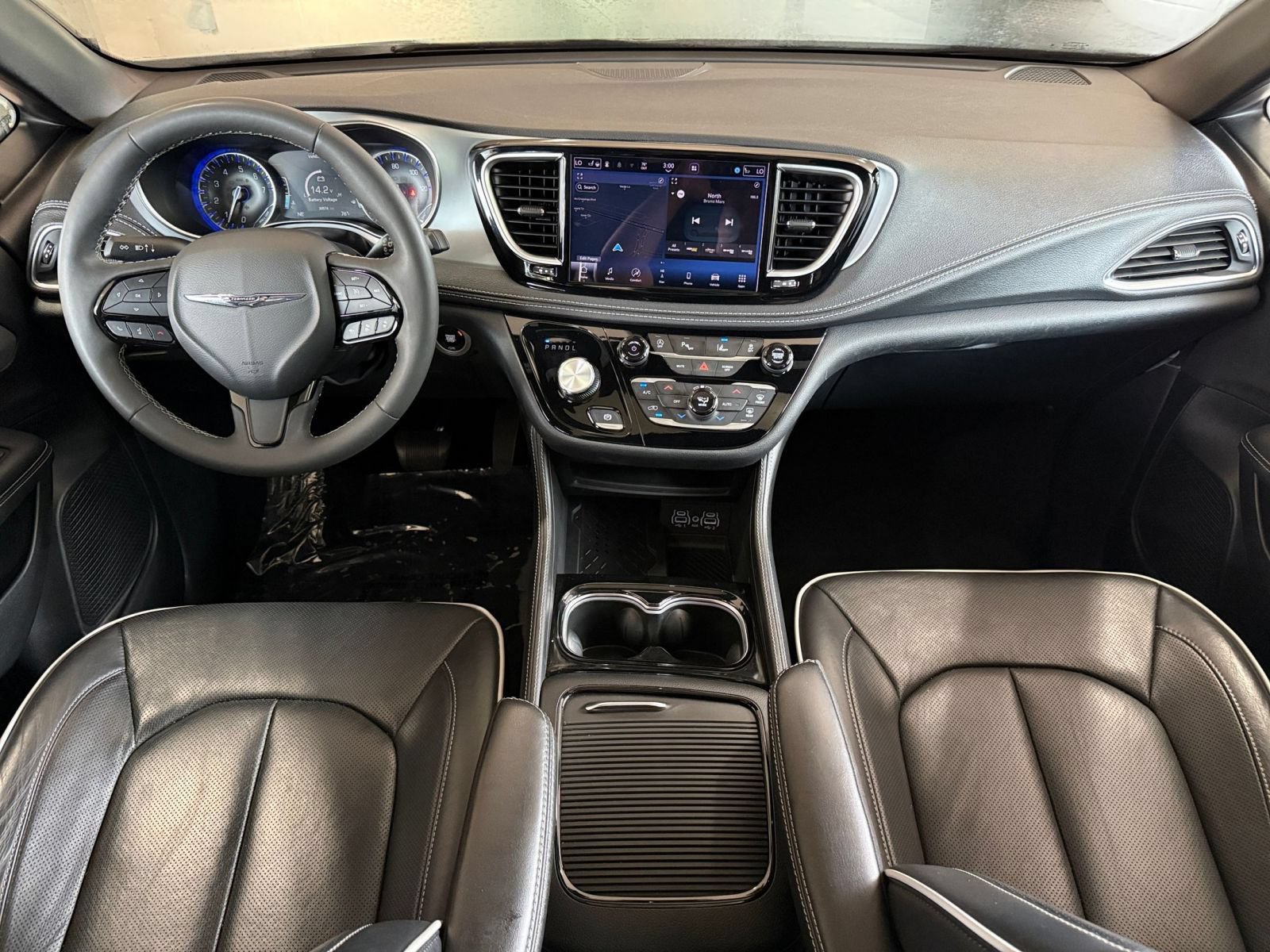 Used 2025 Chrysler Pacifica Limited FWD image 47
