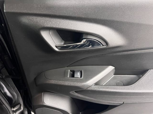 Used 2025 Chevrolet Trax LT w/ LT Convenience Package image 34