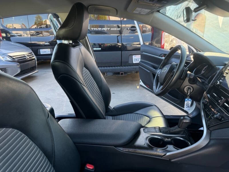 Used 2024 Toyota Camry SE image 17