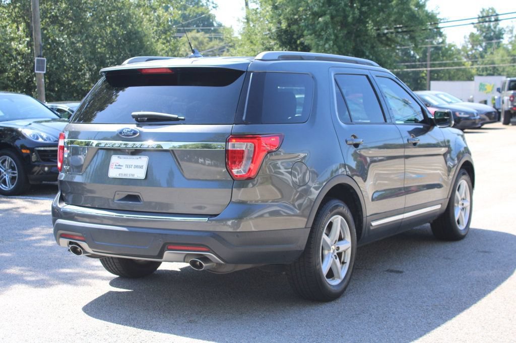 Used 2018 Ford Explorer XLT w/ Equipment Group 202A FWD image 8