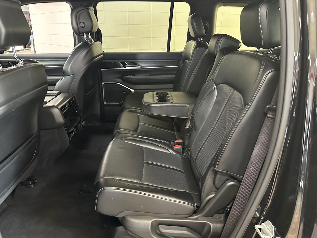 Certified 2024 Jeep Wagoneer Series II w/ Flexible Seating Group AWD/4WD image 37