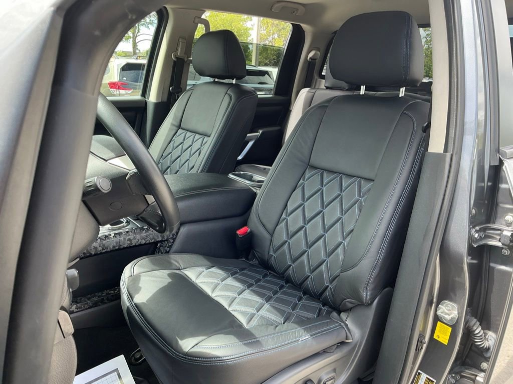 Used 2021 Nissan Titan SV w/ SV Convenience Package RWD image 37
