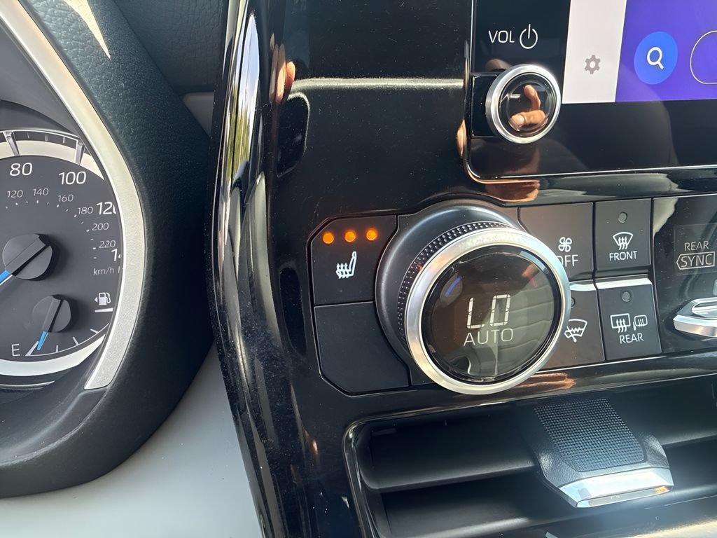 Used 2025 Toyota Highlander XLE AWD/4WD image 20