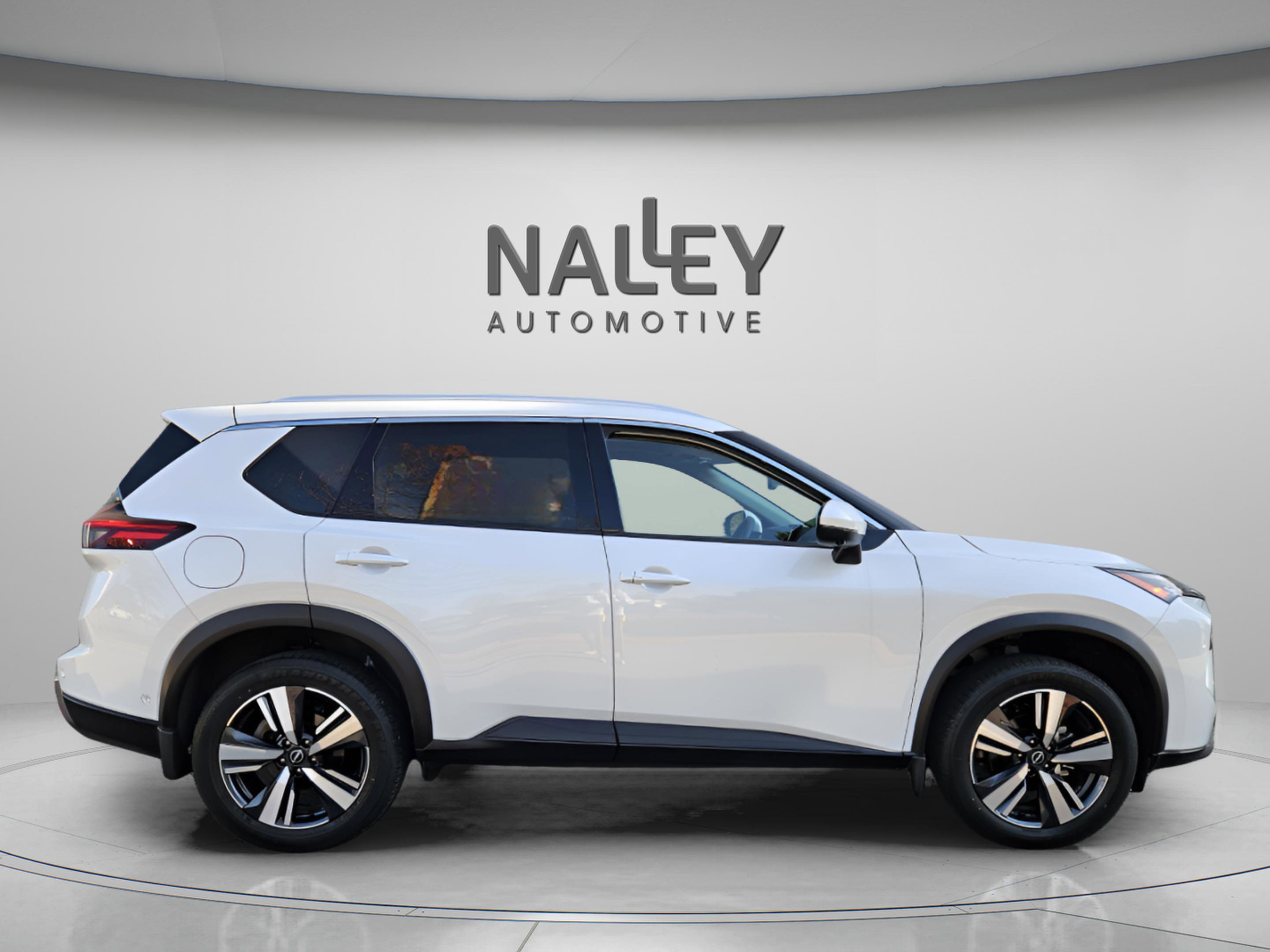 Used 2024 Nissan Rogue SL w/ SL Premium Package image 6