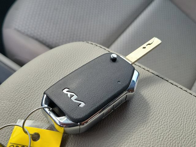 Used 2025 Kia Soul LX FWD image 36