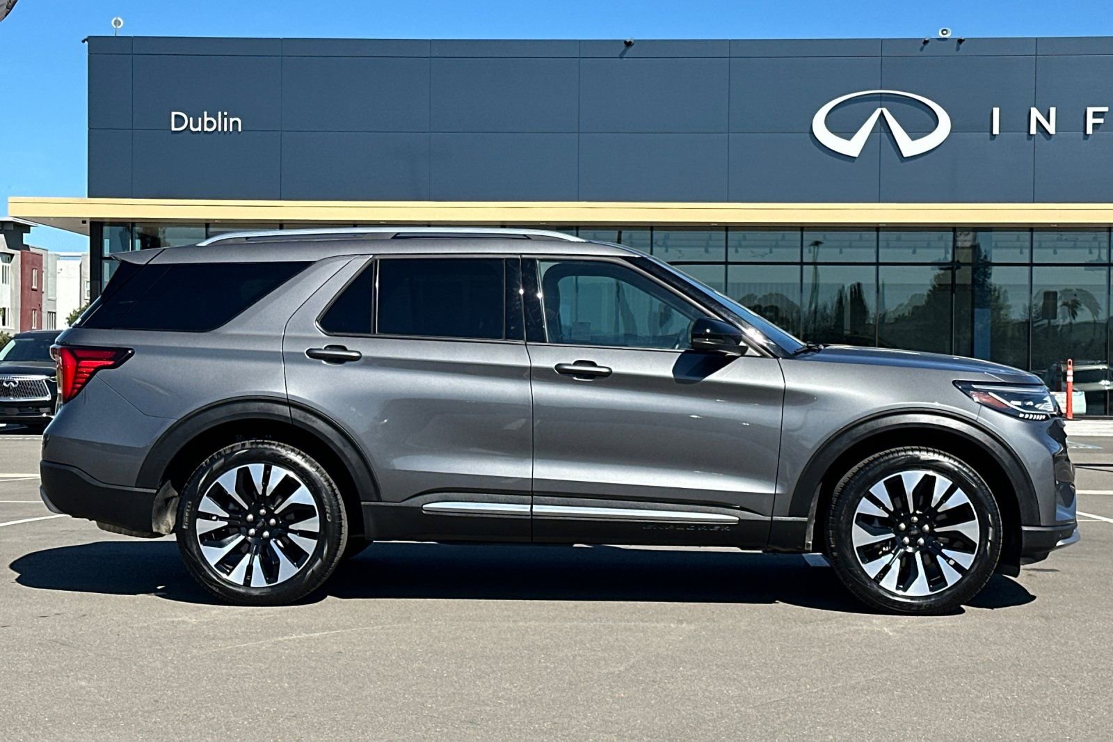 Used 2025 Ford Explorer Platinum w/ LUX Leather Package image 3