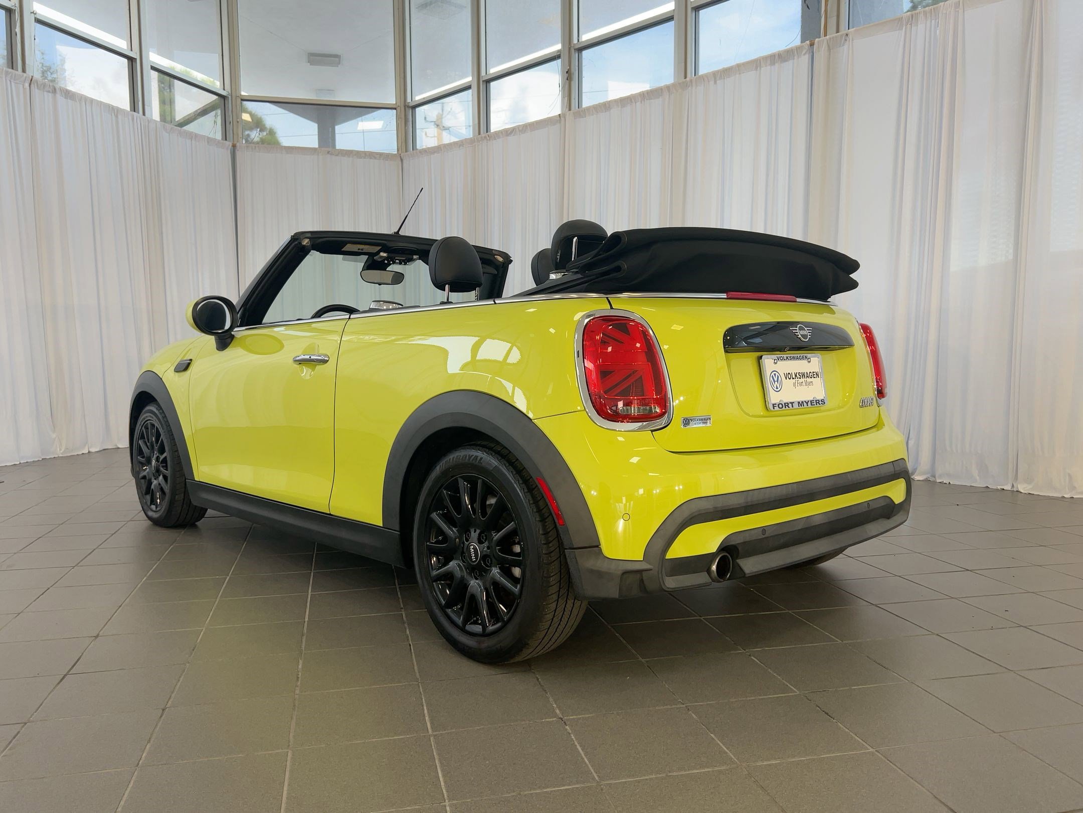 Used 2022 MINI Cooper Convertible image 3