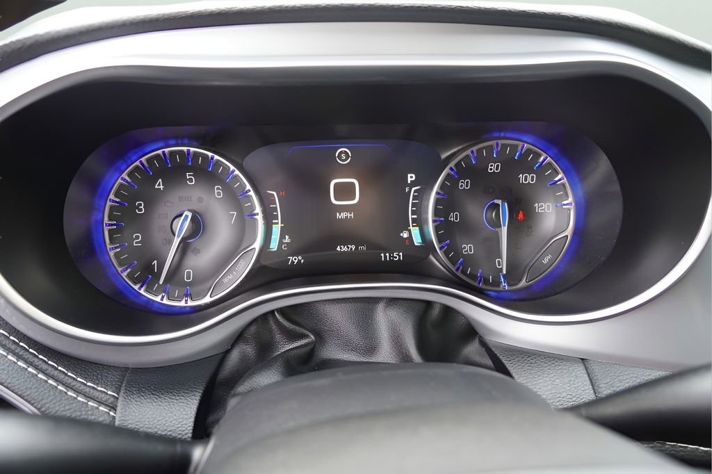 Used 2025 Chrysler Pacifica Limited image 22