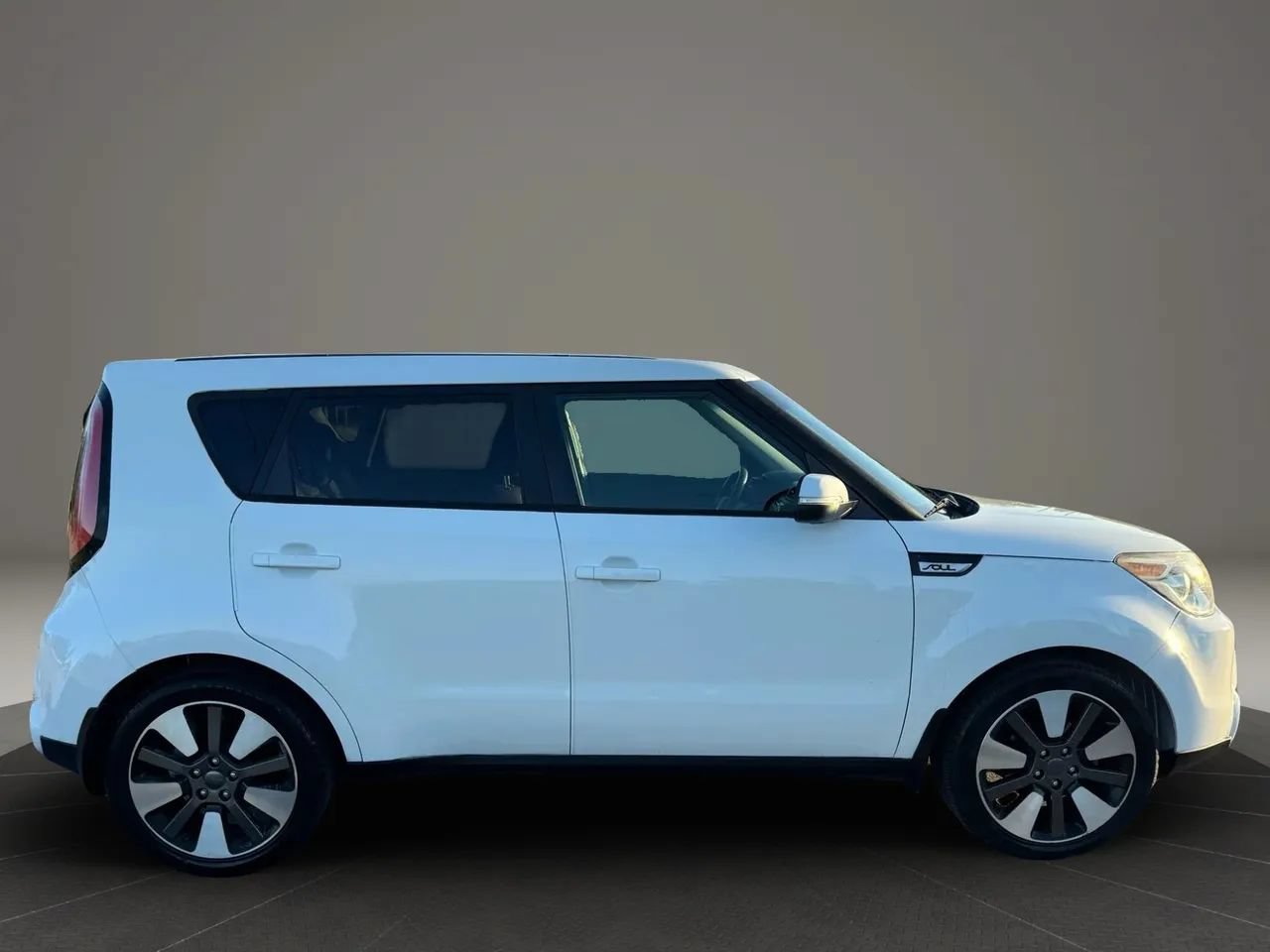 Used 2014 Kia Soul ! FWD image 3