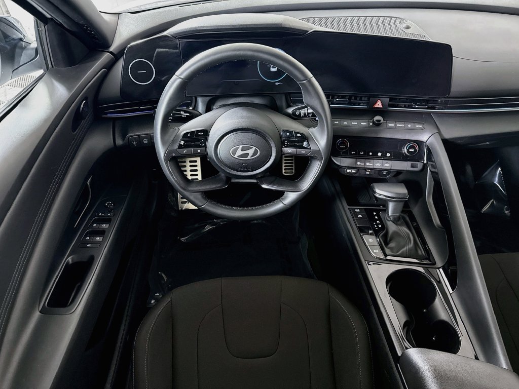 Certified 2025 Hyundai Elantra SEL FWD image 4