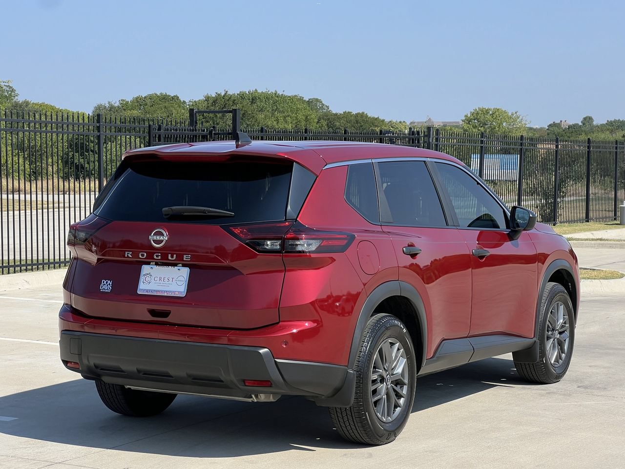 Used 2025 Nissan Rogue S FWD image 4