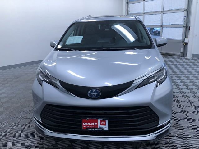 Used 2021 Toyota Sienna XLE image 14