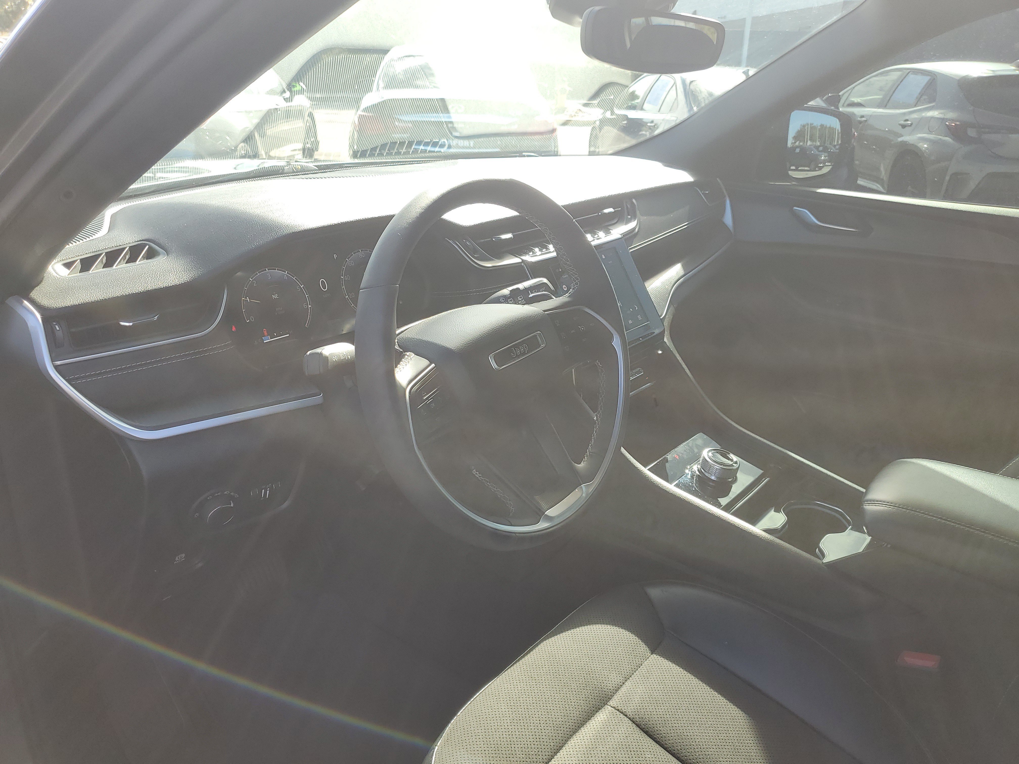 Used 2023 Jeep Grand Cherokee Altitude AWD/4WD image 13
