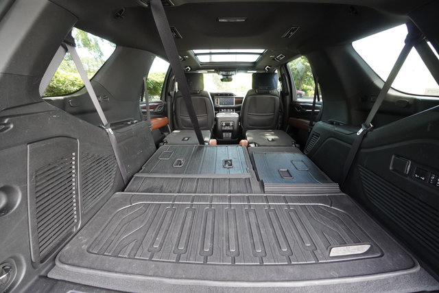 Used 2024 GMC Yukon Denali Ultimate AWD/4WD image 27
