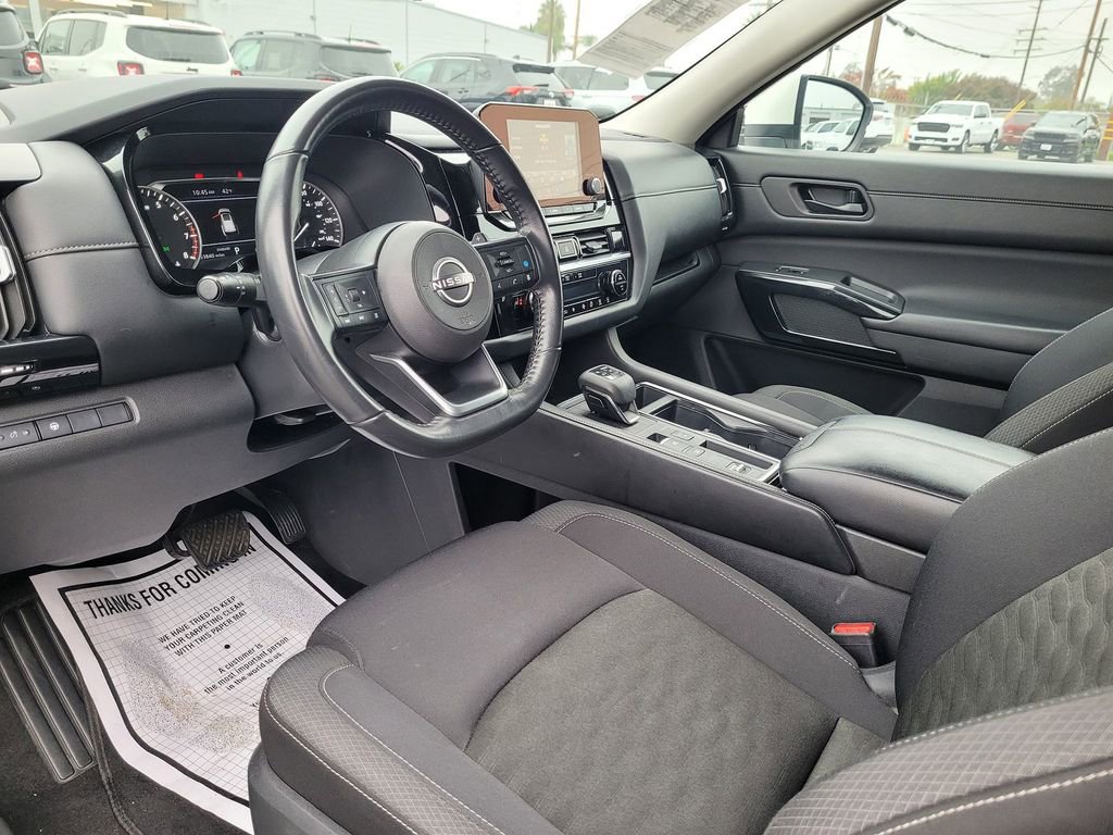 Used 2024 Nissan Pathfinder SV FWD image 10