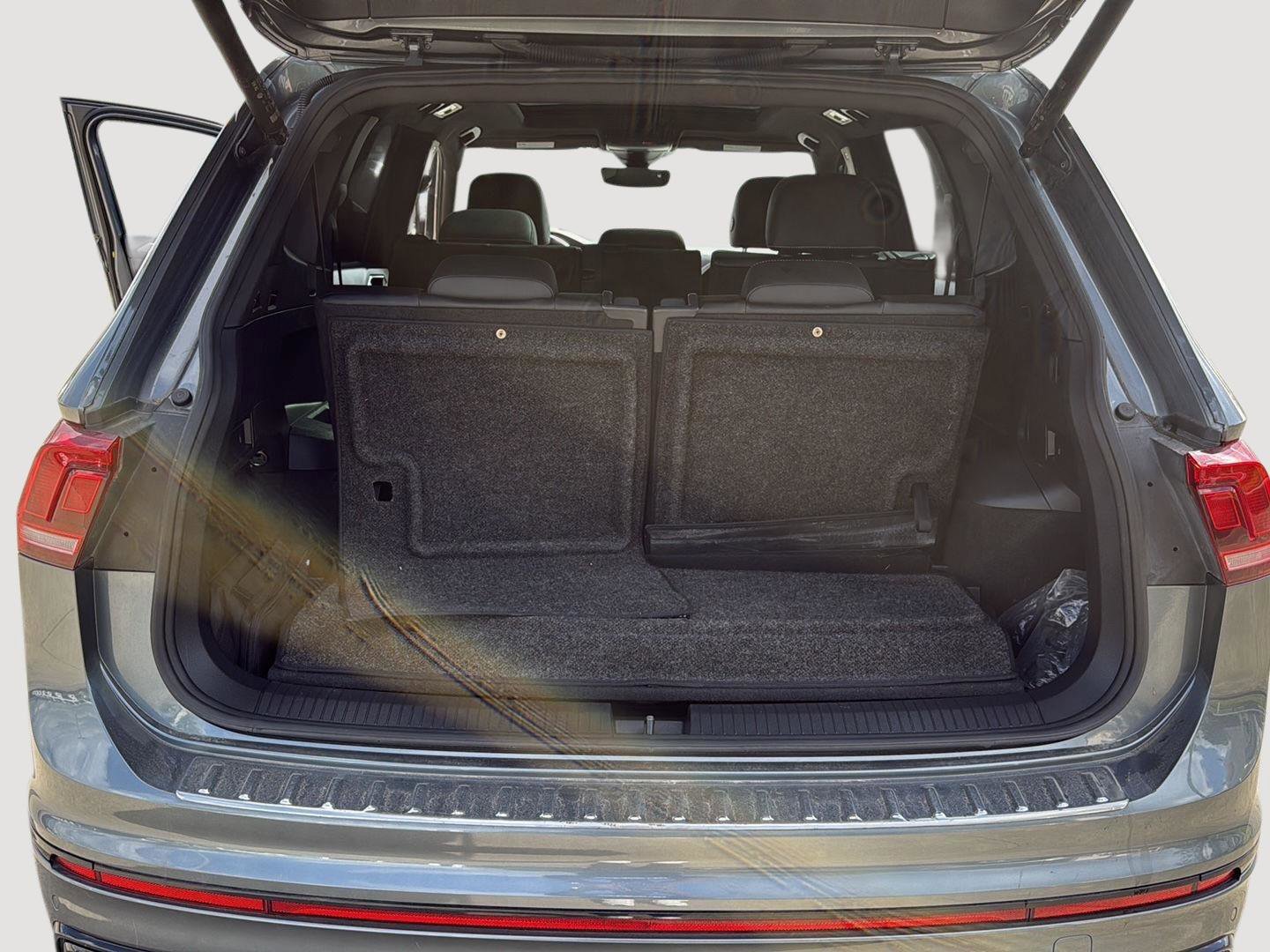 Used 2022 Volkswagen Tiguan SE R-Line image 26