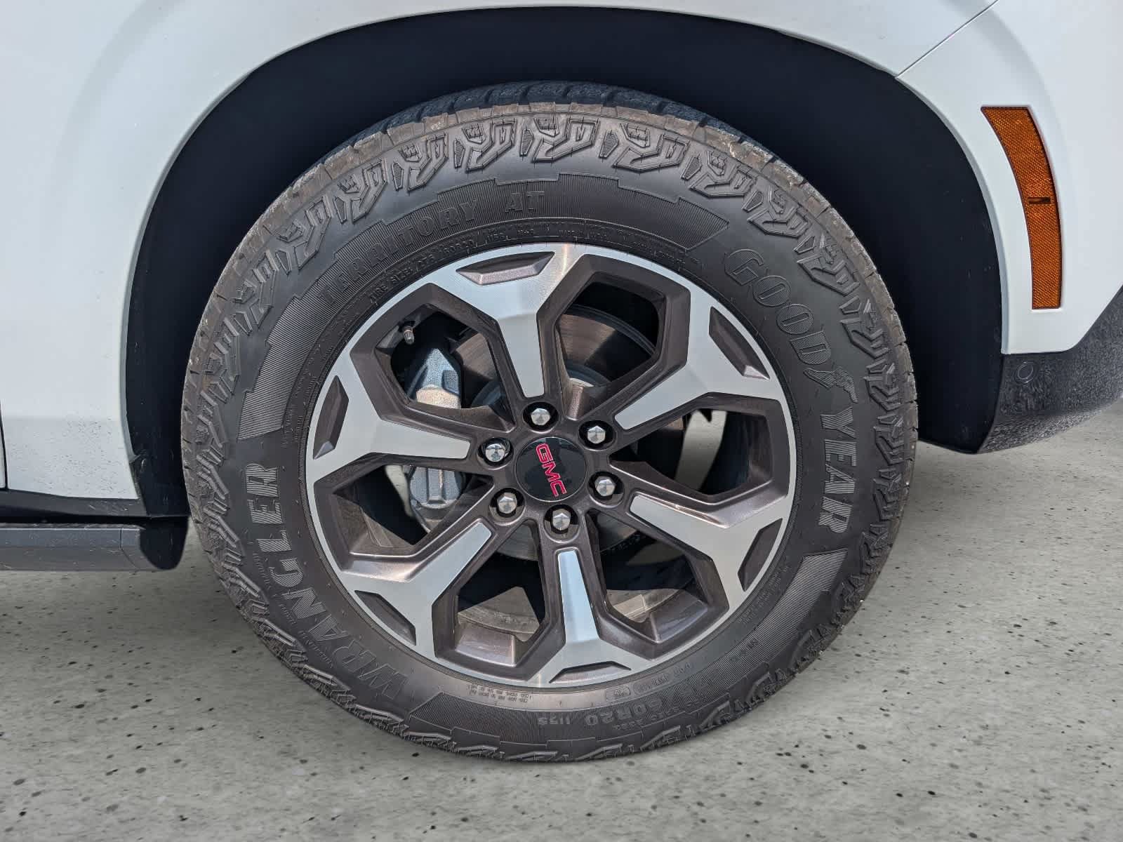 Used 2025 GMC Yukon AT4 Ultimate AWD/4WD image 9