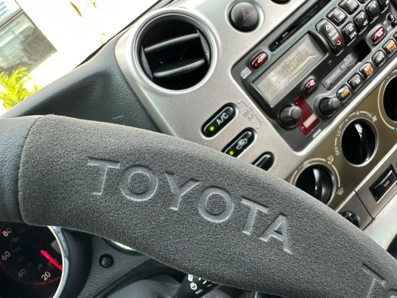 Used 2004 Toyota Matrix FWD image 27