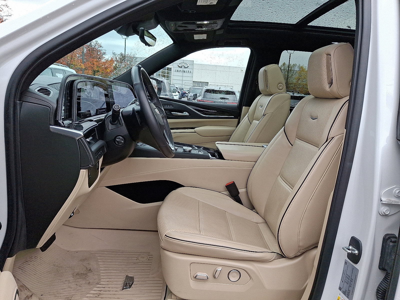 Used 2021 Cadillac Escalade Premium Luxury w/ LPO, Illumination Package image 14