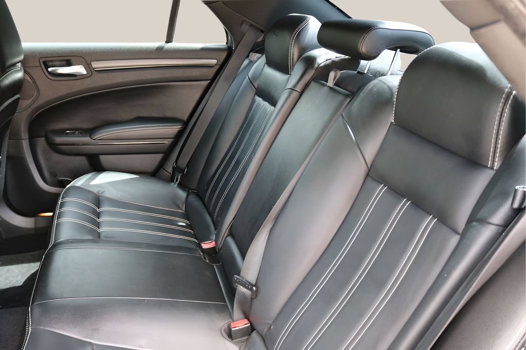 Used 2014 Chrysler 300 S RWD image 16