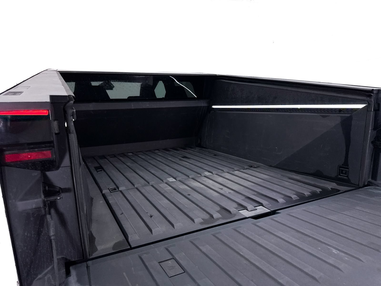 Used 2024 Tesla Cybertruck AWD Crew Cab image 19