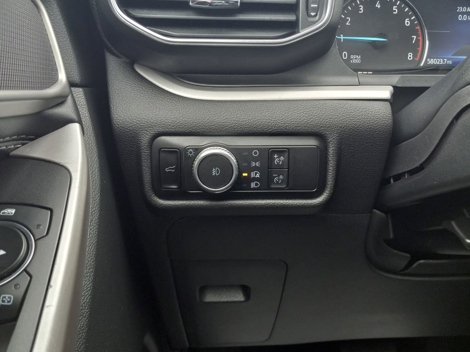 Used 2023 Ford Explorer XLT w/ Equipment Group 202A RWD image 27