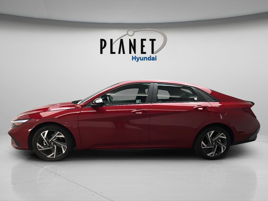 Certified 2025 Hyundai Elantra SEL FWD image 3
