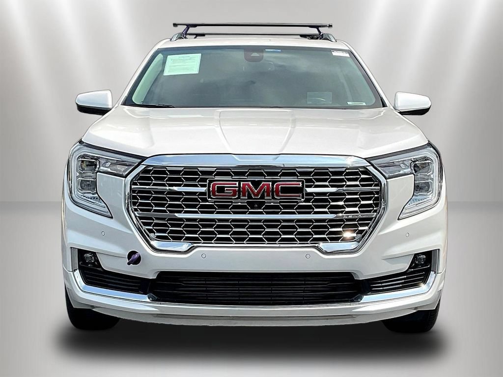 Used 2023 GMC Terrain Denali w/ Denali Premium Package AWD/4WD image 2