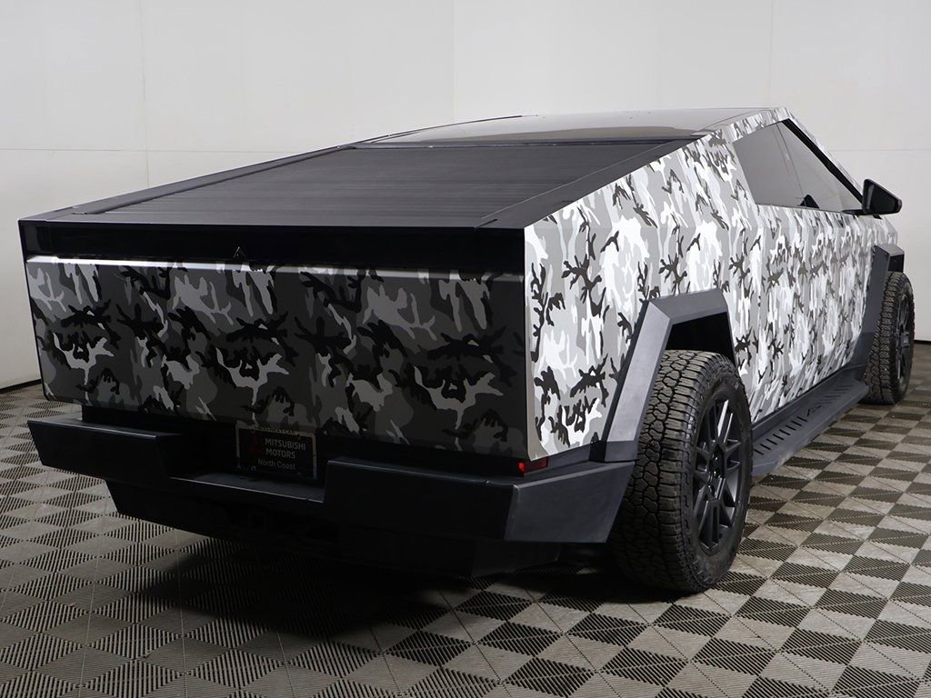 Used 2024 Tesla Cybertruck AWD Crew Cab image 12