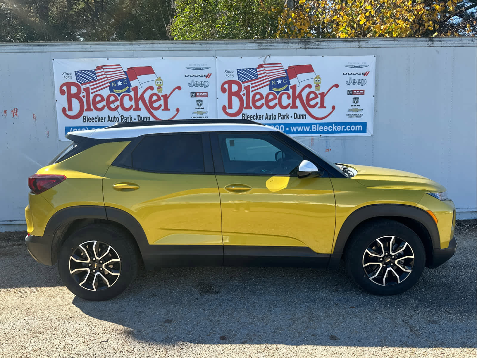 Certified 2023 Chevrolet TrailBlazer ACTIV w/ Sun and Liftgate Package image 2