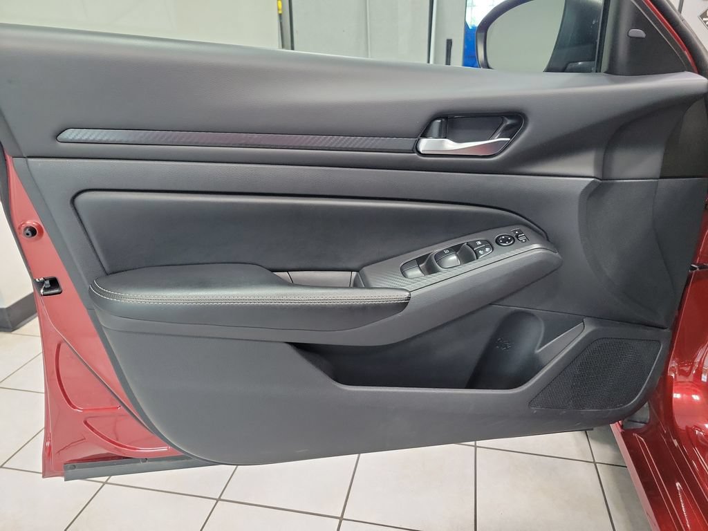 Used 2024 Nissan Altima 2.5 SV FWD image 30
