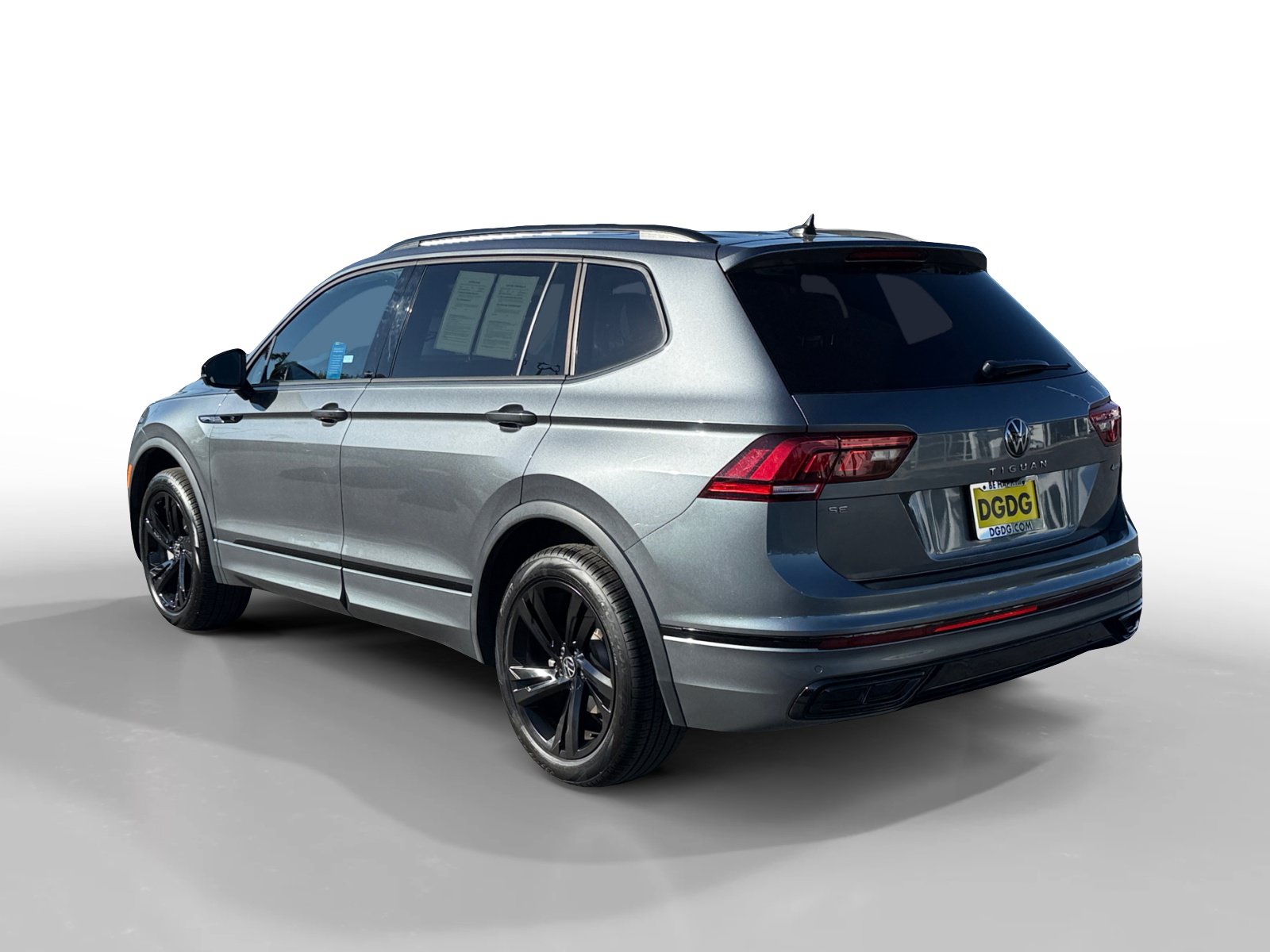 Certified 2024 Volkswagen Tiguan SE R-Line AWD/4WD image 3